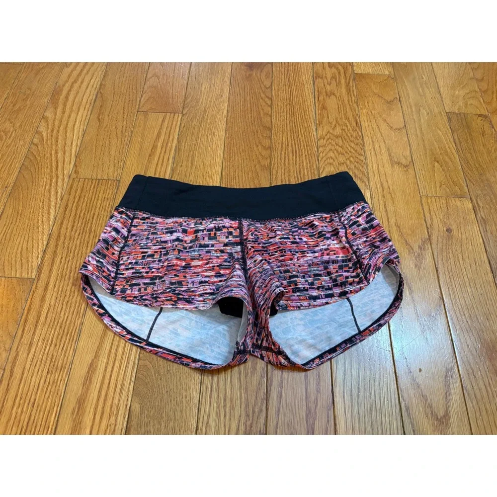 Lululemon Women's Running Shorts Sz 4 Multicolor Abstract Print‎ 2.5 inch inseam